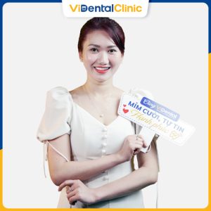 Chị Lan Hương tẩy trắng răng tại ViDental Clinic