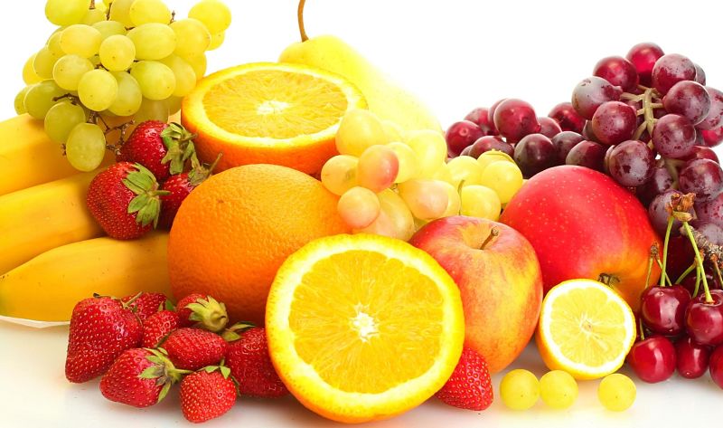 Bạn nên bổ sung nhiều trái cây, rau xanh tốt cho răng miệng sau khi bọc răng sứ
