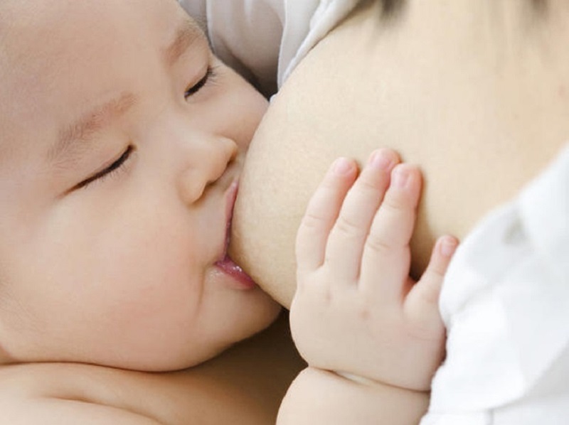 Việc bổ sung dinh dưỡng cho mẹ thế nào cũng ảnh hưởng đến thời gian mọc răng của bé